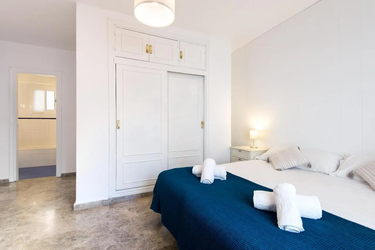 Center Location & Parking Free Apartment With Largeterrace & Bbq Malaga